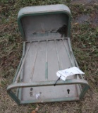 HAY AND GRAIN FEEDER