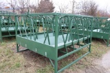HAY FEEDER
