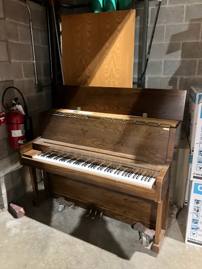 1984 Charles R. Walter Piano