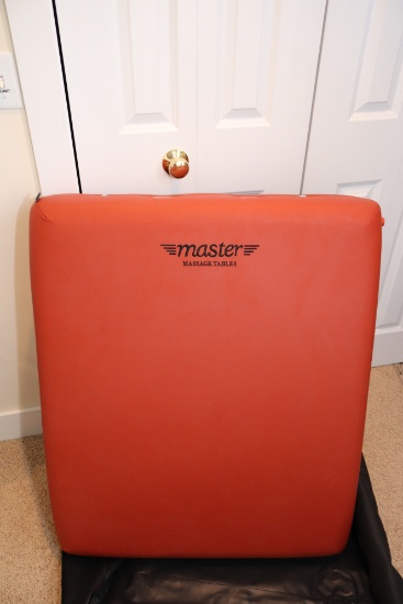 MASSAGE TABLE