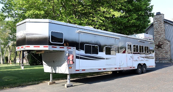 LAKOTA HORSE TRAILER