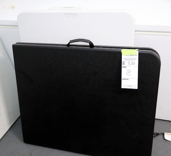 FOLDING TABLES