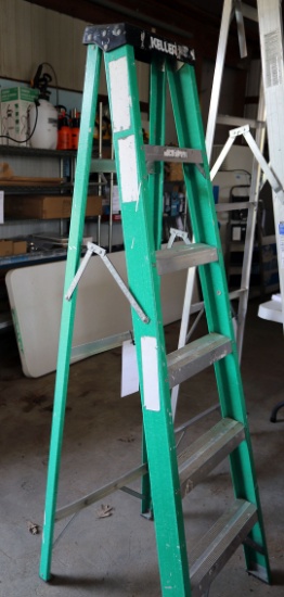 STEP LADDER