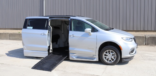 2022 Chrysler Pacifica Braunability Van