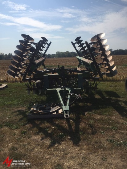 JOHN DEERE 630 DISC, HYDRAULIC WING FOLD, APPROX 24', S/N 00630X005668