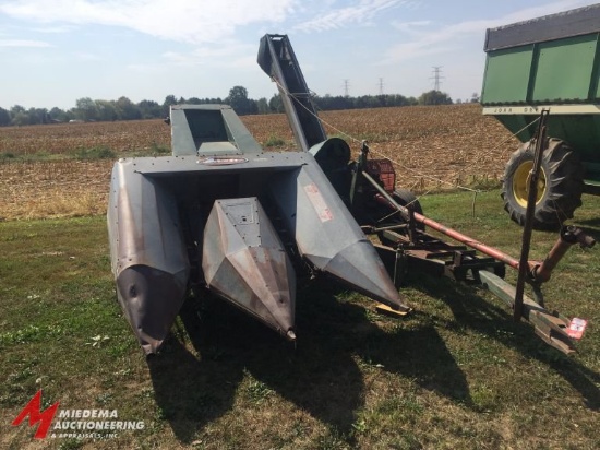 NEW IDEA 2-ROW CORN PICKER, No. 325, S/N 240923, PICKER No. 326, S/N 235111
