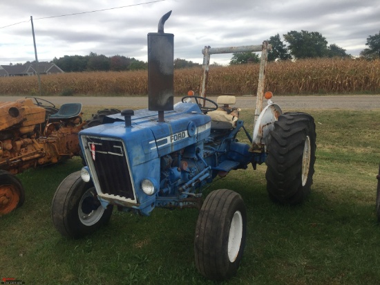 FORD 4600 TRACTOR, 8 SPEED TRANSMISSION, 3 PT PTO, NO TOP LINK, REAR REMOTE, ROLL BAR, RUNS