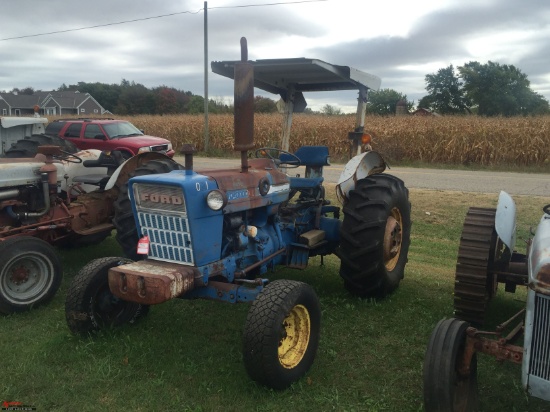 FORD 4000 TRACTOR, 8 SPEED TRANSMISSION, 3 PT PTO, REAR REMOTE, ROLL BAR WITH CANOPY, (5) FRONT WEIG