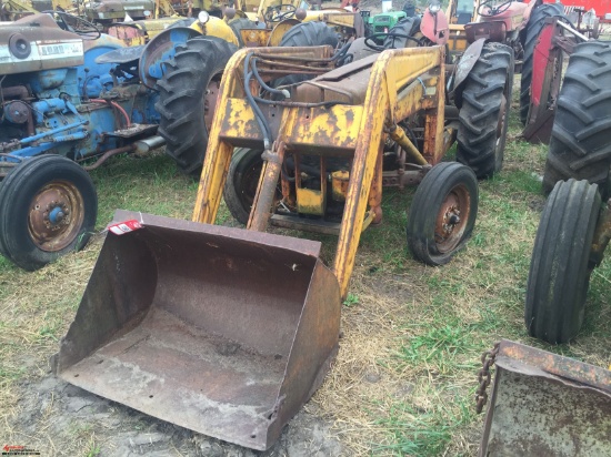 MASSEY FERGUSON T0-35 TRACTOR WITH LOADER ATTACHMENT, GAS ENGINE, 3 PT PTO, NON-RUNNING