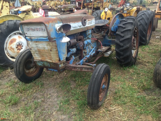 FORD 3000 TRACTOR, GAS ENGINE, 8 SPEED TRANSMISSION,  3 PT PTO, NO TOP LINK, NON-RUNNING