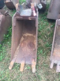 FORD BACKHOE BUCKET WITH TEETH 18