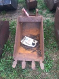 BACKHOE BUCKET WITH TEETH 18