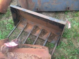 TINE BUCKET WITH TEETH 40
