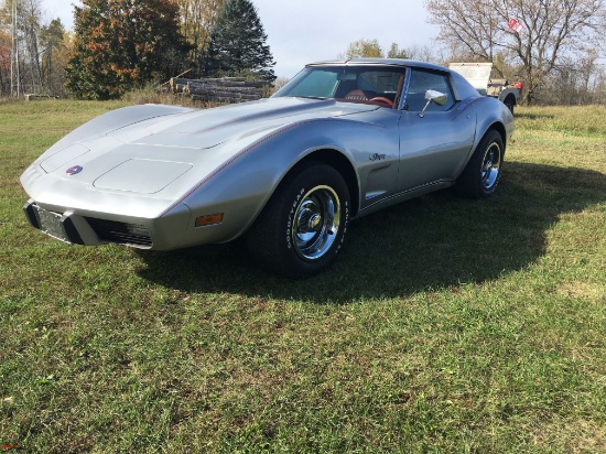 1976 CHEVROLET STINGRAY CORVETTE, L48 350 V8 CHEVY GAS ENGINE, AUTOMATIC TRANSMISSION, REMOVABLE T-T