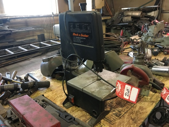 BLACK AND DECKER 7 1/2" POWER BAND SAW