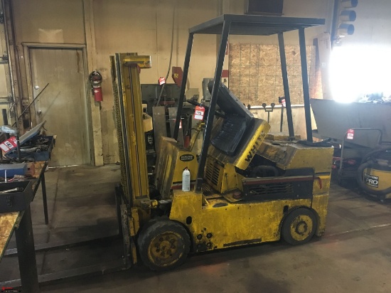 WHITE HARD TIRE FORKLIFT, GAS POWERED, SHORT MAST, 5000 LB CAPACITY