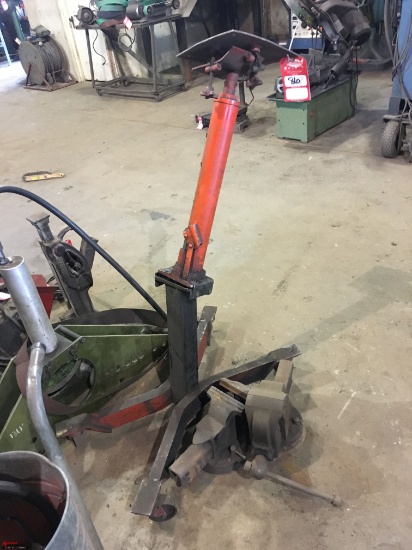 FABRICATED TRANSMISSION JACK AND BENCH VISES (2), 4 1/2" VISE AND 6" VISE