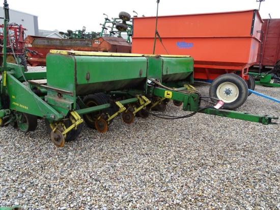 JOHN DEERE 1300 PLANTER, 6-ROW, 28'' ROWS, COMPLETE