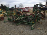 JOHN DEERE E1000 FIELD CULTIVATOR, WING FOLD, HITCH IS UNBOLTED (29312)