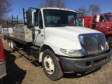 2006 INTERNATIONAL 4300 FLATBED TRUCK, WITH RAMPS, SET UP FOR CONCRETE, WIT