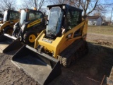 2007 CAT 247B2 RUBBER TRACK SKID STEER, CAB, AUX HYDRAULICS, 60HP DIESEL EN