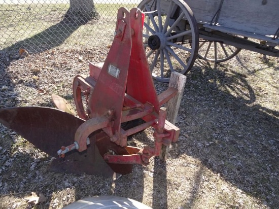 FORD 1-BOTTOM 18'' PLOW, 3PT, WITH GAUGE WHEEL