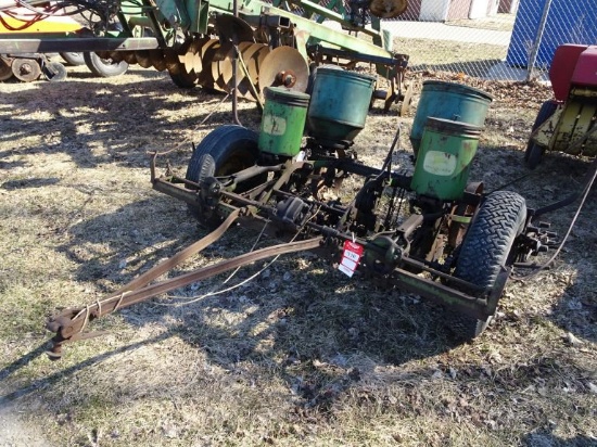 JOHN DEERE 290 CORN PLANTER, CLUTCH LIFT, FERTILIZER AND MARKERS, EXTRA PLA