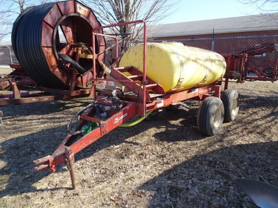 DEMCO 600 GALLON SPRAYER, BOTTOM FILL, WITH 45' BOOM HYDRAULIC DRIVEN, ELEC