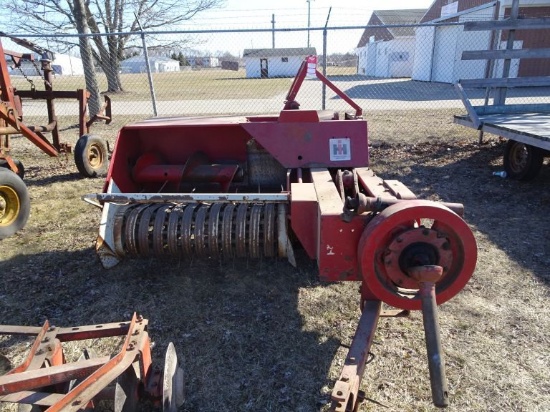 INTERNATIONAL 37 SQUARE BALER