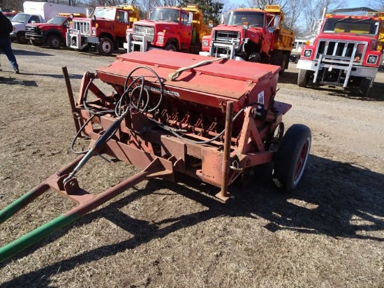 IH 6' GRAIN DRILL, 3PT OR TOWABLE