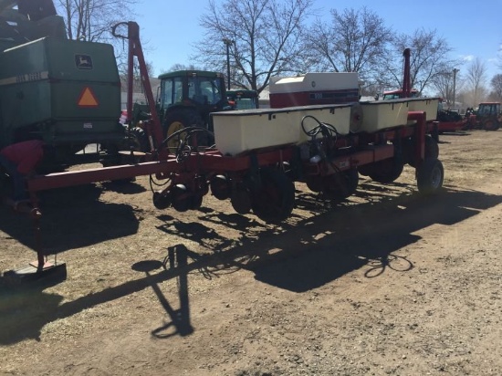 CASE IH 900 PLANTER, 8-ROW, WITH MONITOR