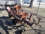 INTERNATIONAL 2-ROW CULTIVATOR