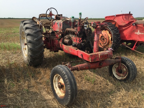 COCKSHUTT 560  TRACTOR, DIESEL ENGINE, WIDE FRONT, 3 PT, PTO, MISSING GRILL