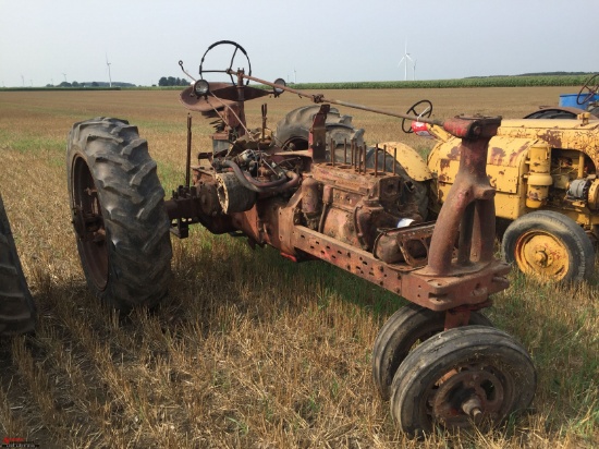 INTERNATIONAL SUPER MTA TRACTOR, BELIEVED TO BE A 1954, NARROW FRONT, WITH