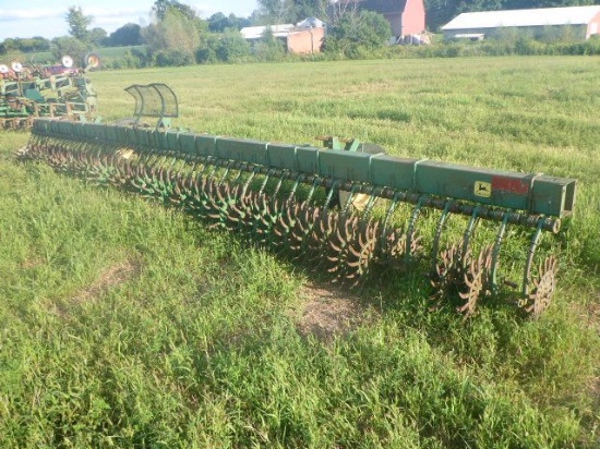 JOHN DEERE 400 ROTARY HOE, 3PT, 28' WIDE, 7.50-16 TIRES, MISSING SOME HOE W