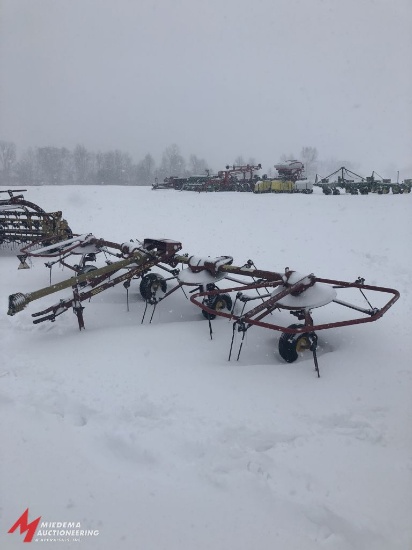 NEW HOLLAND 163 HAY TEDDER, 18' WIDE (4) DIA REELS, PTO DRIVEN, MANUAL FOLD, PIN HITCH, JACK STAND