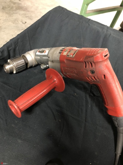 MILWAKUEE 1/2 INCH ELECTRIC DRILL WITH ANGLE HEAD
