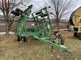 JOHN DEERE 980 FIELD CULTIVATOR, 1998, 24-1/2', NEW KNOCK ON SWEEPS AND SHANK SAVERS