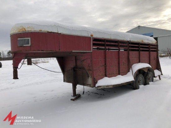 1985 GOOSENECK LIVESTOCK TRAILER, 16' LENGTH, 2XL, STL, 3300LBS, VIN 10559