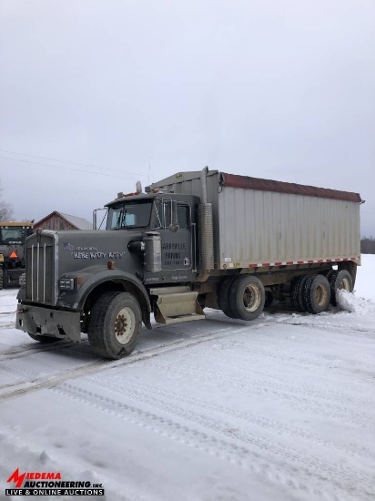 1988 KENWORTH GRAIN TRUCK, TANDEM AXLE, 22' ALUMINUM BOX WITH TARP, CAT 3406 DIESEL, 10 SPEED TRANSM