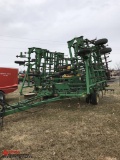 JOHN DEERE 985 FIELD CULTIVATOR, WING FOLD, APPROX. 47', 3-BAR SPIKE TOOTH DRAG, REAR HITCH, REAR HY