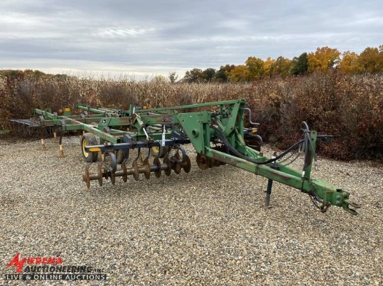 JOHN DEERE 726 SOIL FINISHER WITH REAR COIL TINE DRAG, 13' WIDE, HYDRAULIC LIFT, HYDRAULIC DISC GANG