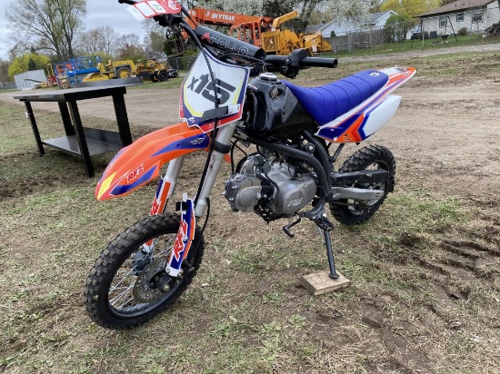 2020 XINGYUE RFZ DIRT BIKE, RUNS BUT WAS TIPPED OVER, KEY IS BROKE AND CLUTCH HANDLE IS BROKEN, VIN: