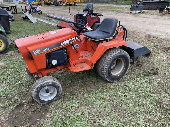 INGERSOLL 226 LAWN TRACTOR, HYDRAULIC DRIVE WITH ROTOTILLER ATTACHMENT, 32'', REAR HYDRAULICS