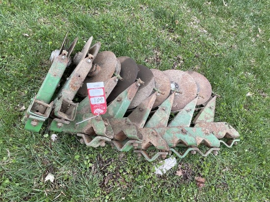 DISC OPENERS FOR LIQUID FERTILIZER [8], JOHN DEEREPLANTER, BEARINGS ARE EXCELLENT