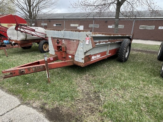 NEW IDEA 3726 MANURE SPREADER, SINGLE AXLE, CHAIN DRIVE