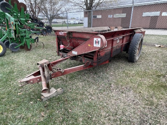INTERNATIONAL 130 MANURE SPREADER