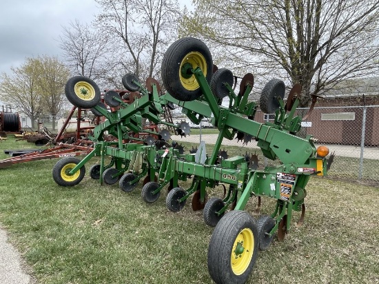 JOHN DEERE 856 ROW CROP CULTIVATOR, 12-ROW, 3PT, WITH OPENING DISCS, ROLLING SHIELDS & GAUGE WHEELS,