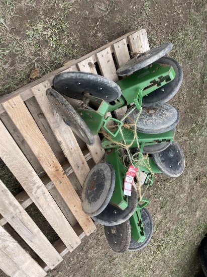 CLOSING WHEELS