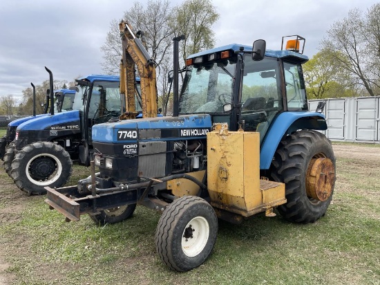 NEW HOLLAND 7740 TRACTOR, 4-CYLINDER DIESEL, 2WD, 3PT (NO TOP LINK), 4-REMOTES, PTO, 16.9-30 REAR TI